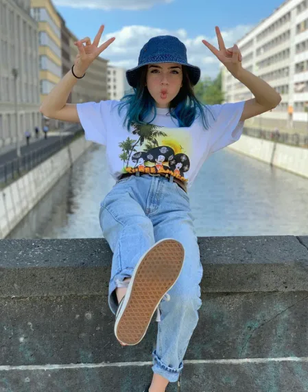 Gabriela Bee Age – Full Biography, Career, Net Worth & More